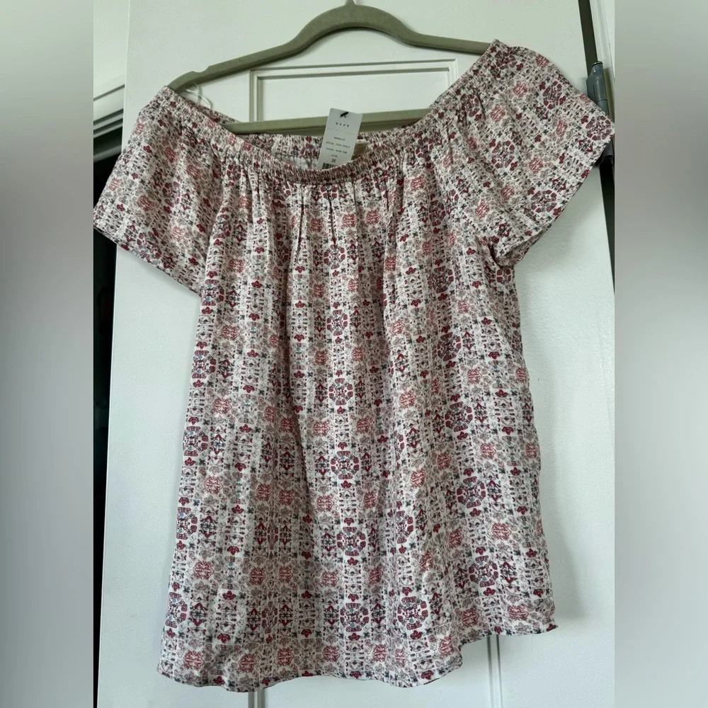 Adorable Soft Joie off shoulder 🌹 - Picture 4 of 5